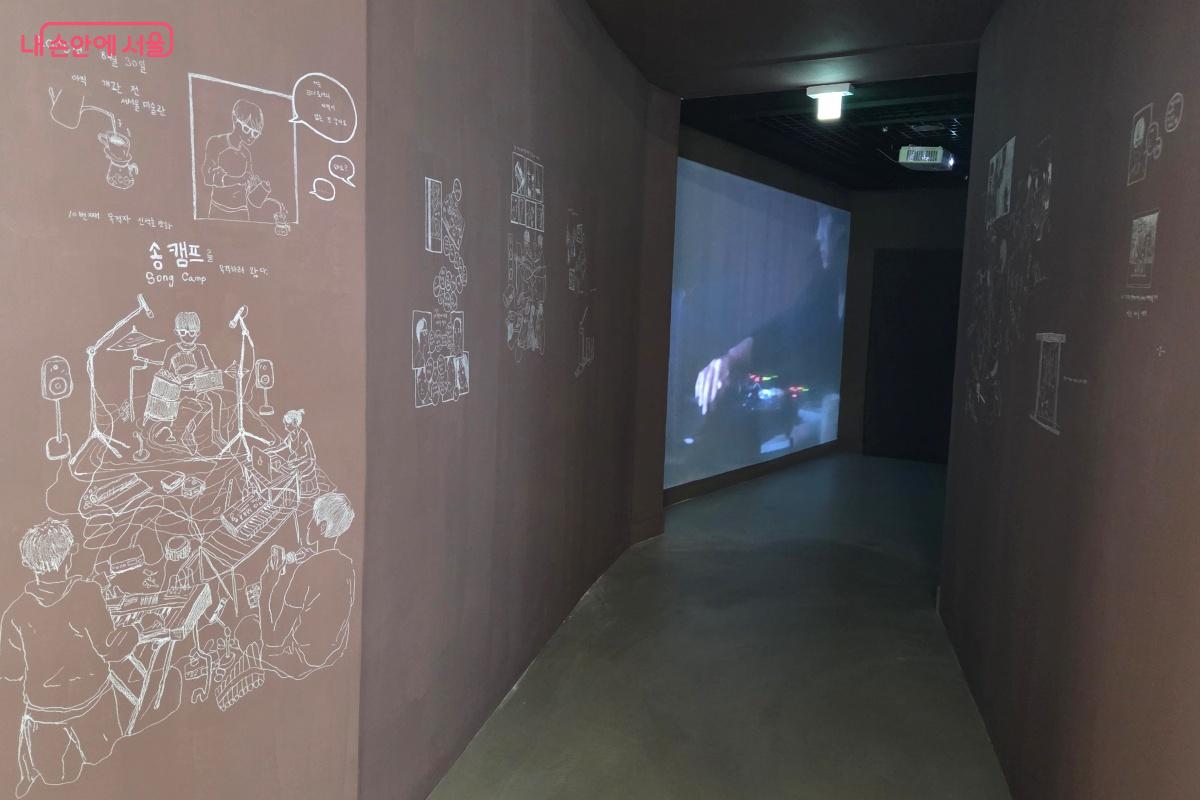 금나래갤러리에서 &lsquo;시간을 훔쳐&rsquo;라는 전시가 진행된다. &copy;김미선