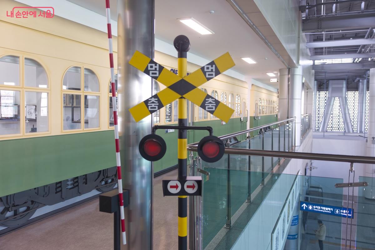 입주작가 공간은 옛날 무궁화호, 비둘기호 같은 모형으로 되어 있어 재밌다. &copy;서지희