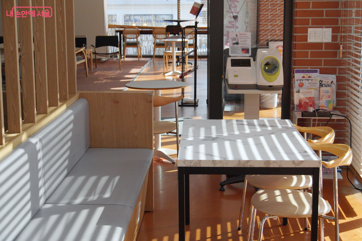 공간3월8일은 지역 주민 누구나 편히 들러 쉴 수 있는 공간이다. &copy;김예희