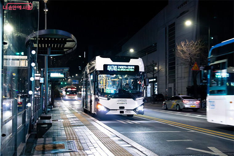 서울시가 30일부터 새벽동행 자율주행 버스 A741의 운행을 시작했다.
