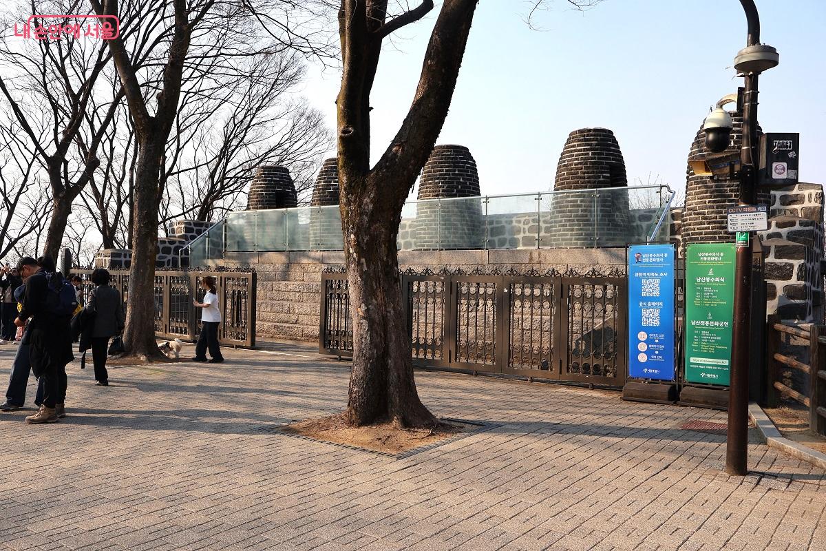 조선시대 통신 수단이자 역사의 흔적인 남산 봉수대 전경 &copy;이봉덕