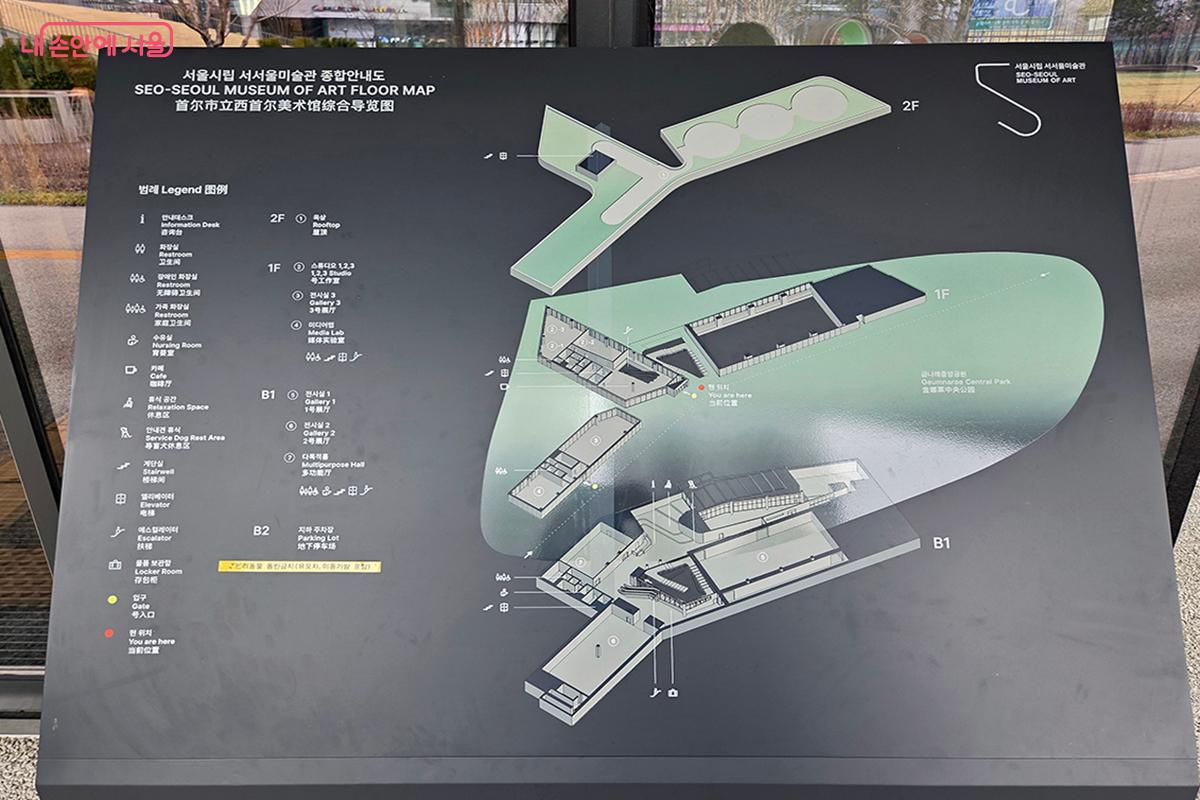 층별로 다각도의 진입 동선을 안내하는 종합안내도 ⓒ이다현 