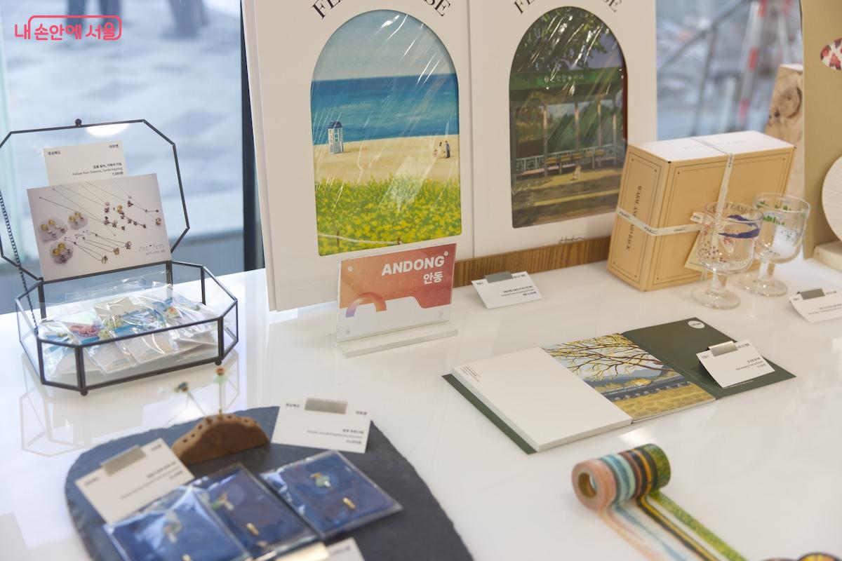 꼭 구매를 하지 않더라도 누구나 자유롭고 편하게 방문할 수 있는 곳이다. &copy;임중빈