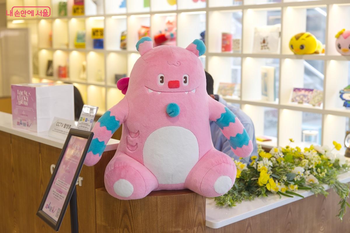 서울도시건축전시관 1층과 지하 1층을 함께 활용하고 있다. &copy;임중빈