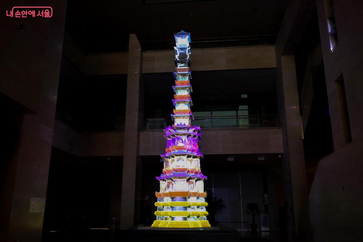 국보 86호로 지정된  '경천사 십층석탑'은 1348년 충목왕 4년에 만들어졌다. &copy;박성환