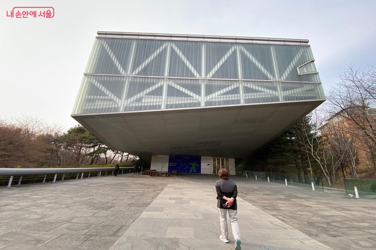 세계적인 건축가 렘 콜하스가 설계한 서울대학교미술관 &copy;이근석