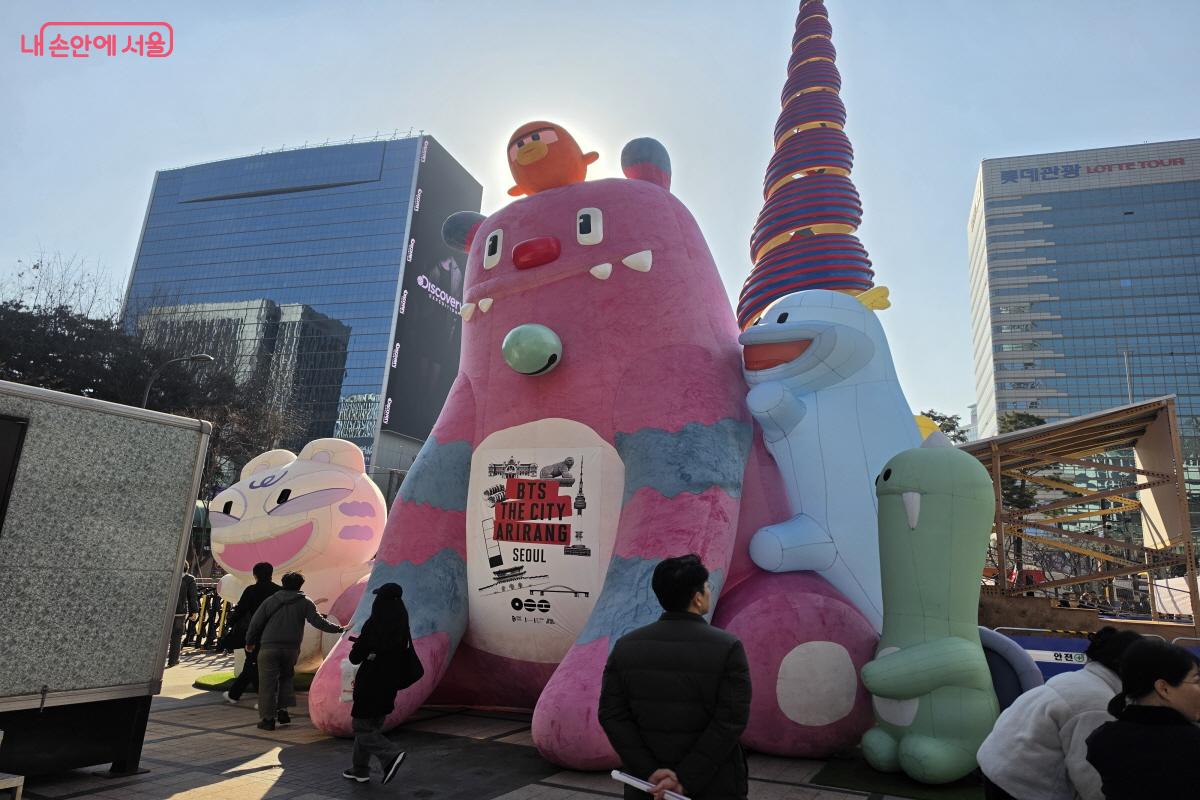  청계광장에 설치된 대형 해치 아트벌룬 조형물은 인기 많은 포토존이 되었다. &copy;조수연