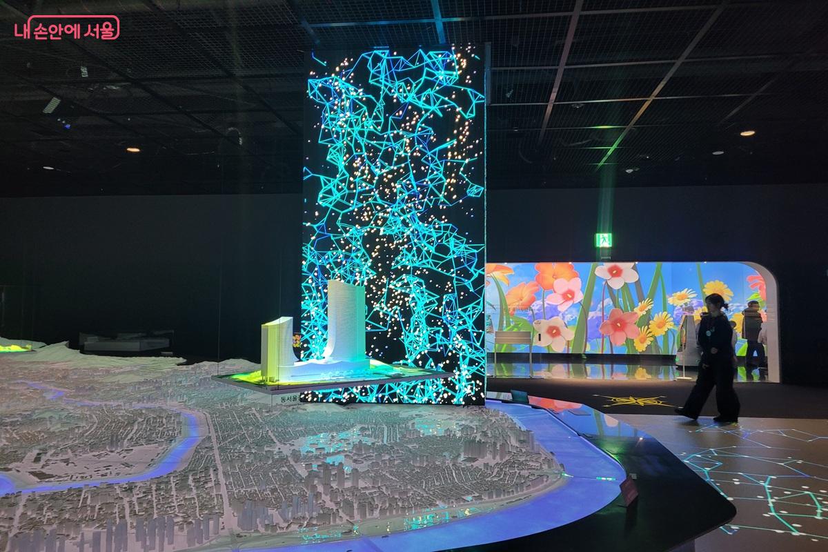 서울 도시모형과 미디어 전시가 결합된 서울갤러리 도시모형 전시룸 &copy;조연