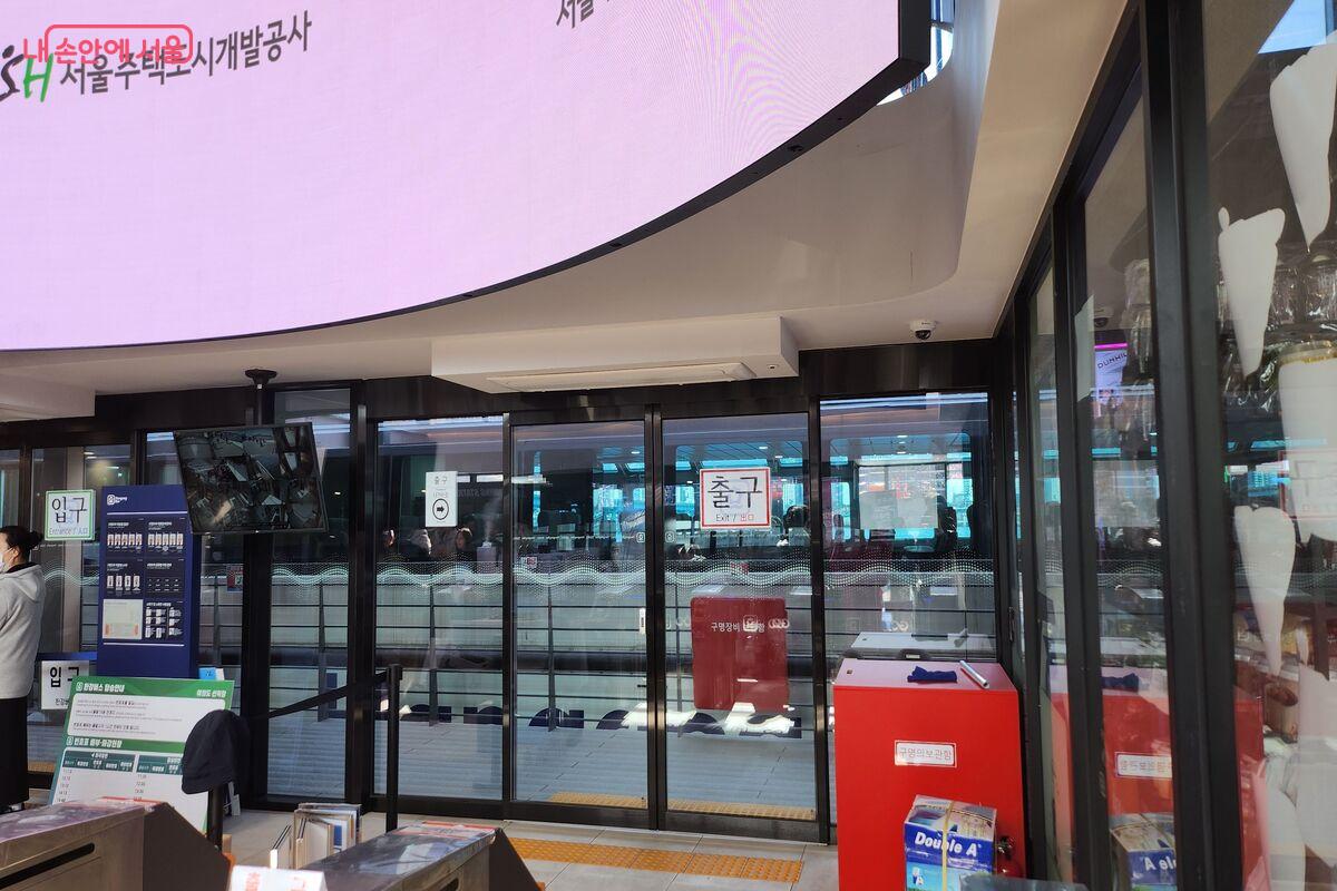 망원 선착장 탑승구 ©장지영