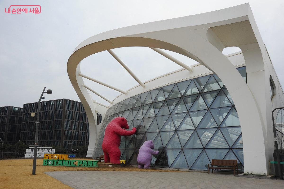 겸재정선미술관에서 길을 건너면 서울식물원이다. &copy;조수봉