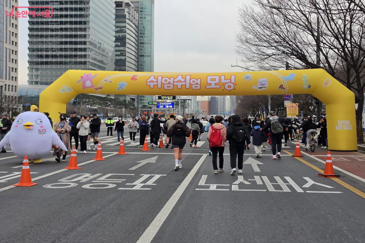 토요일 아침, 서울을 걸으니 상당히 상쾌했다.
