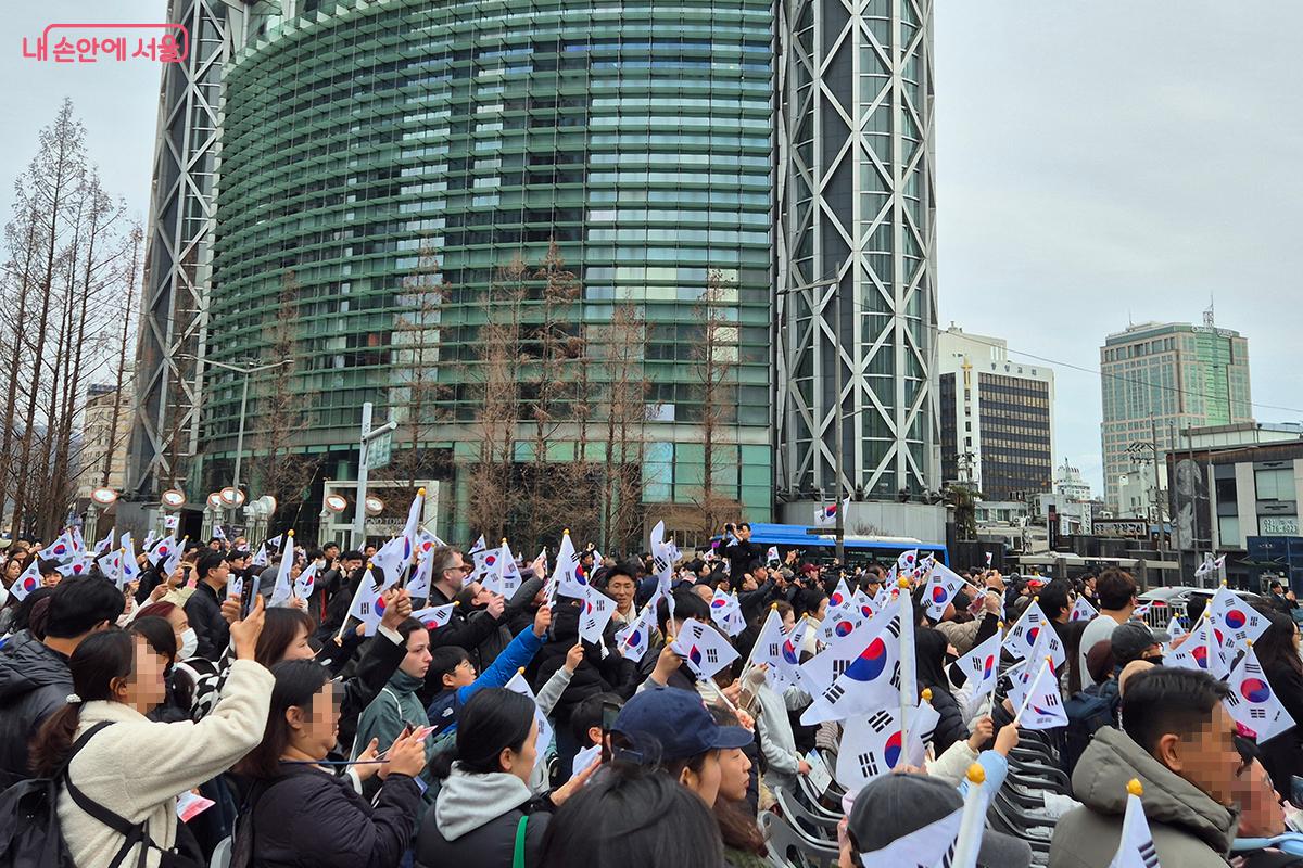 만세 삼창과 함께 대한독립만세를 목청껏 외치며, 순국선열들의 숭고한 희생 덕에 우리가 지금의 자유와 평화를 누릴 수 있음에 다시 한 번 감사함을 느꼈다.