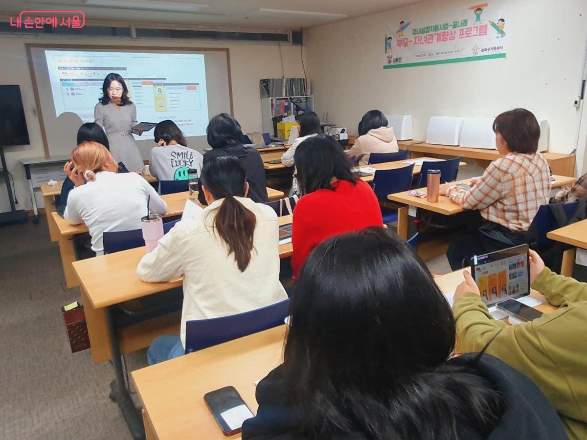 진로, 진학 정보 부족으로 어려워 하는 다문화가정 학부모를 위한 교육이 진행되었다. &copy;엄윤주