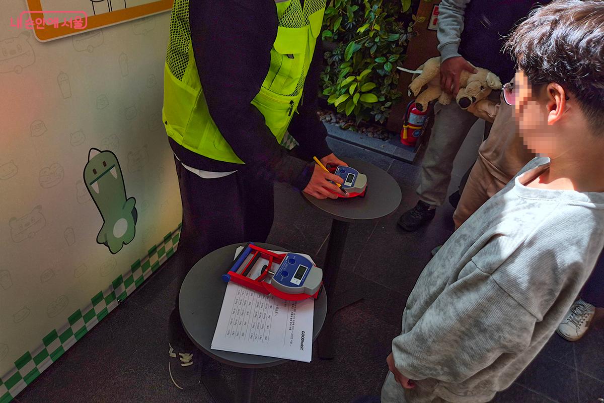 실생활에서 필요한 힘인 손목힘과 악력 측정 부스 ©백승훈