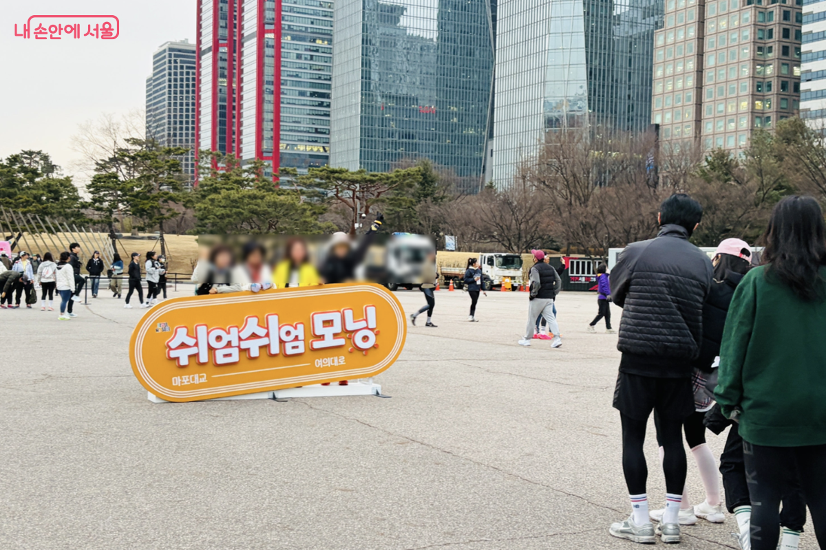 참가자들이 출발 하기 전 포토존에서 기념 촬영 ©김경선