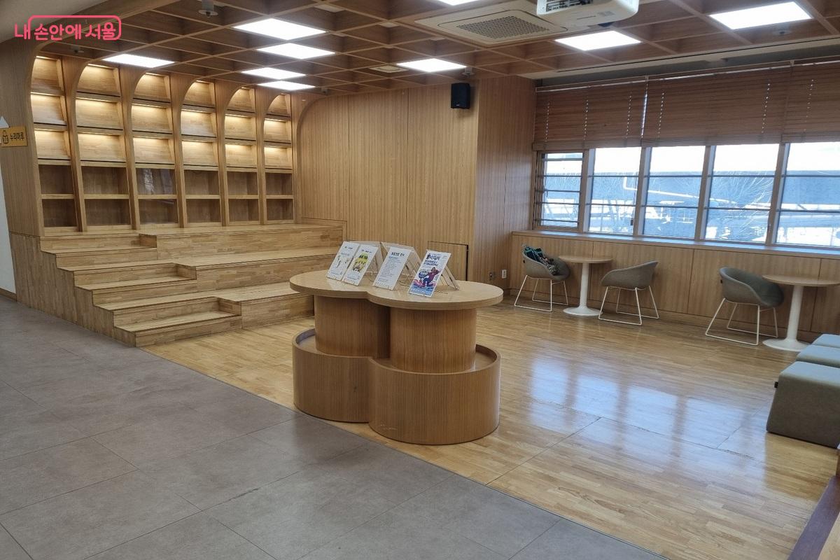 어린이자료실 도서공간 &copy;오새결