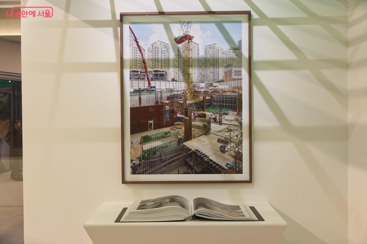 기념 전시이자 동시에 서서울미술관의 건립과정을 해석한 다큐멘터리 느낌이다