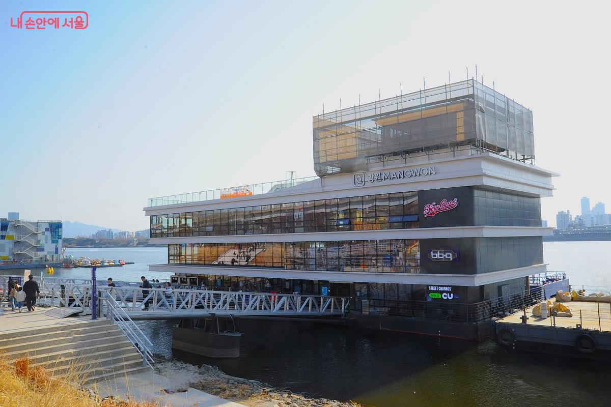 서울함공원과 인접한 망원선착장 &copy;조수봉