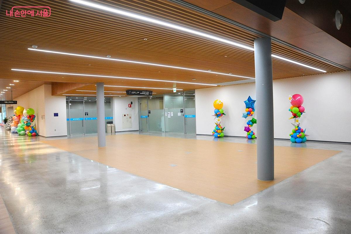 카페 입점 예정인 지하 2층 &lsquo;라운지카페&rsquo; 자리 &copy;조수봉