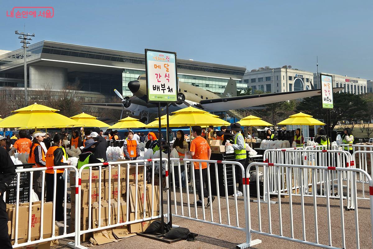 결승점인 여의도공원에 도착하면 맛있는 간식이 기다리고 있다. ©정향선