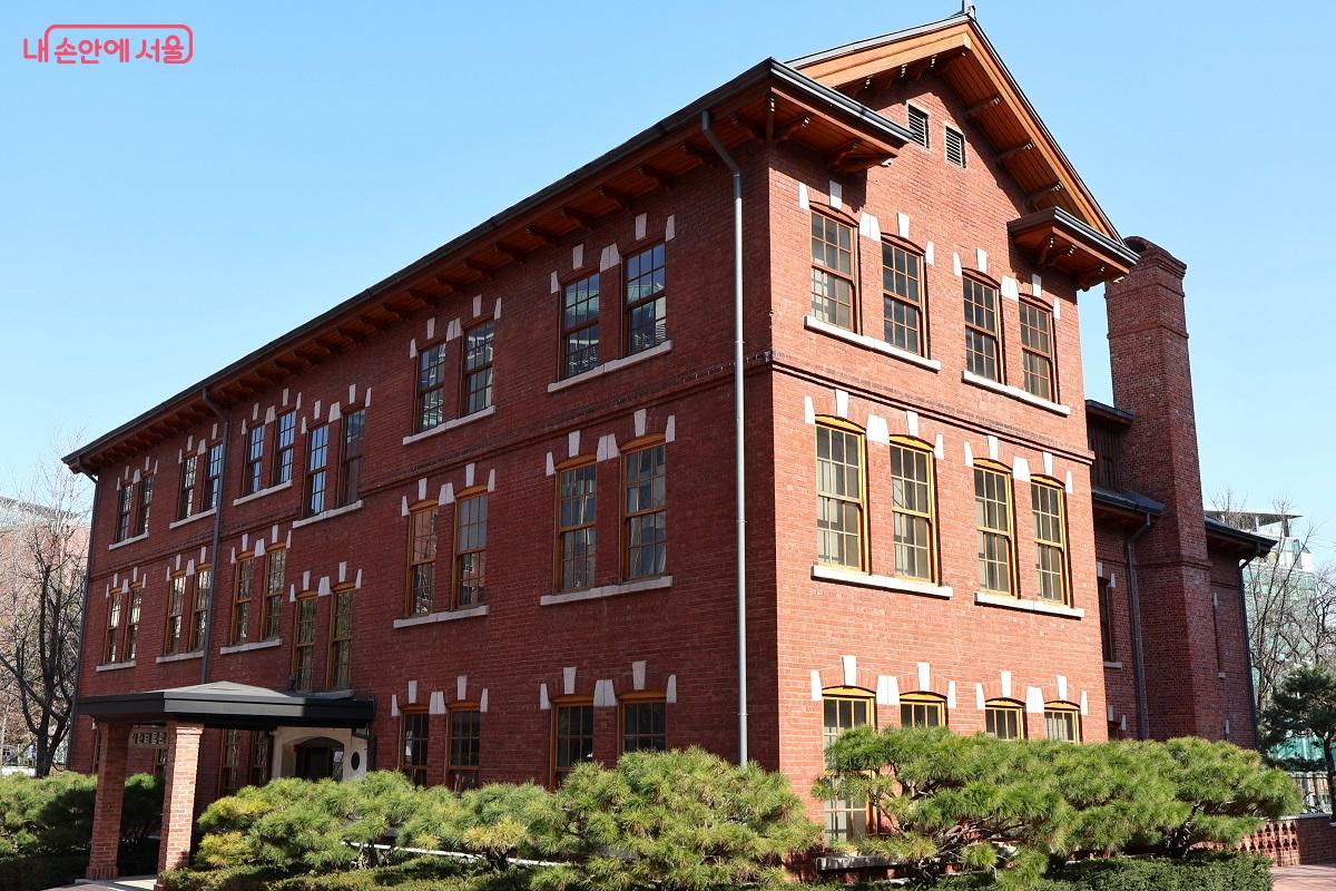 여성 교육을 향한 뜨거웠던 열망을 간직하고 있는 이화박물관(구 이화학당) &copy;이봉덕