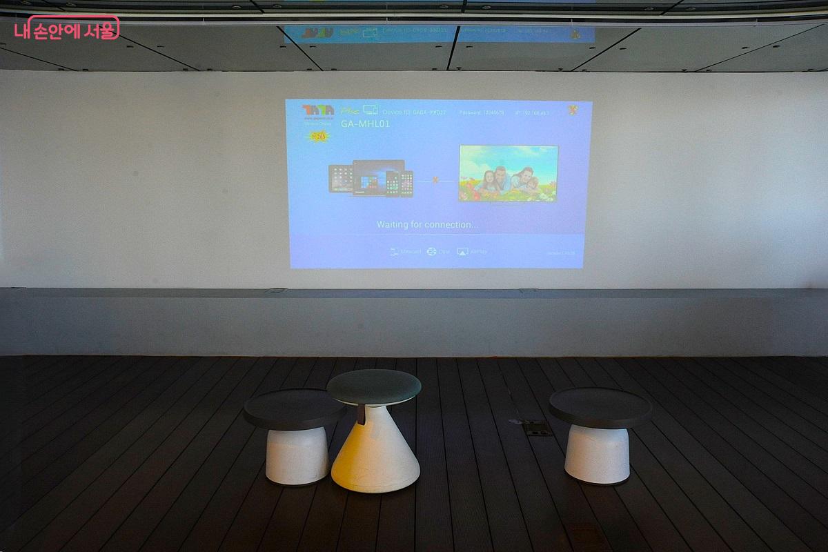 시정 소개나 문화 영상을 볼 수 있는 미디어 공간 ⓒ조수봉