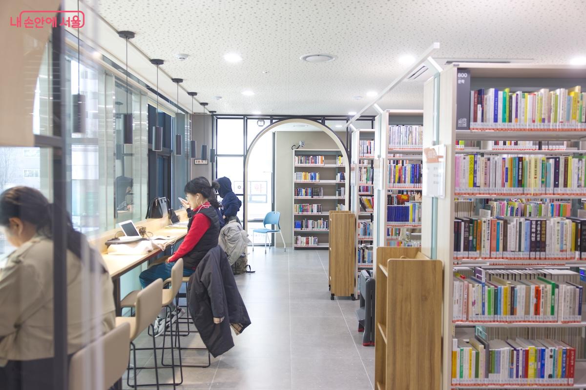 구로문화누리에는 다양한 공간이 있는 그중에서 도서관동을 가장 일반적으로 사용하게 된다