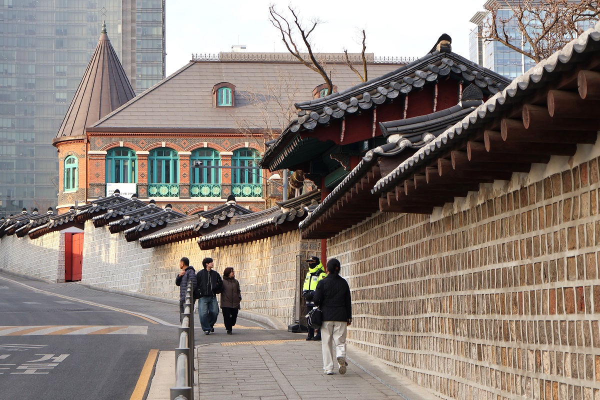 봄기운 스며든 돌담길 따라 걸어볼까&hellip;정동 한 바퀴 추천 코스