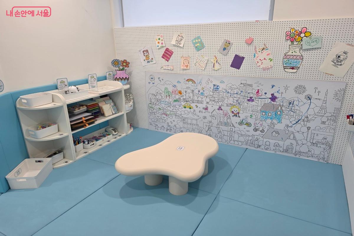 아이들이 창의력을 마음껏 발휘하기 좋은 아트룸2 &copy;황승희