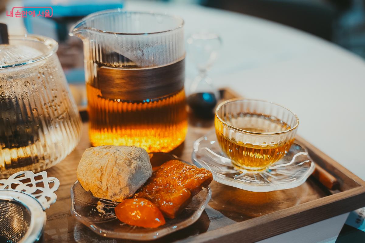 지친 마음을 달래주는, 록산 티하우스만의 다정한 ‘감정 처방전’ ©김성무