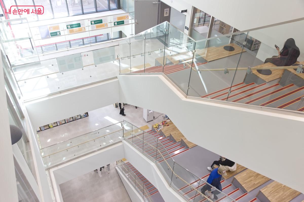 넓고 쾌적한 구로문화누리의 개관으로 지역 주민들의 숙원사업이 완료된 느낌이다