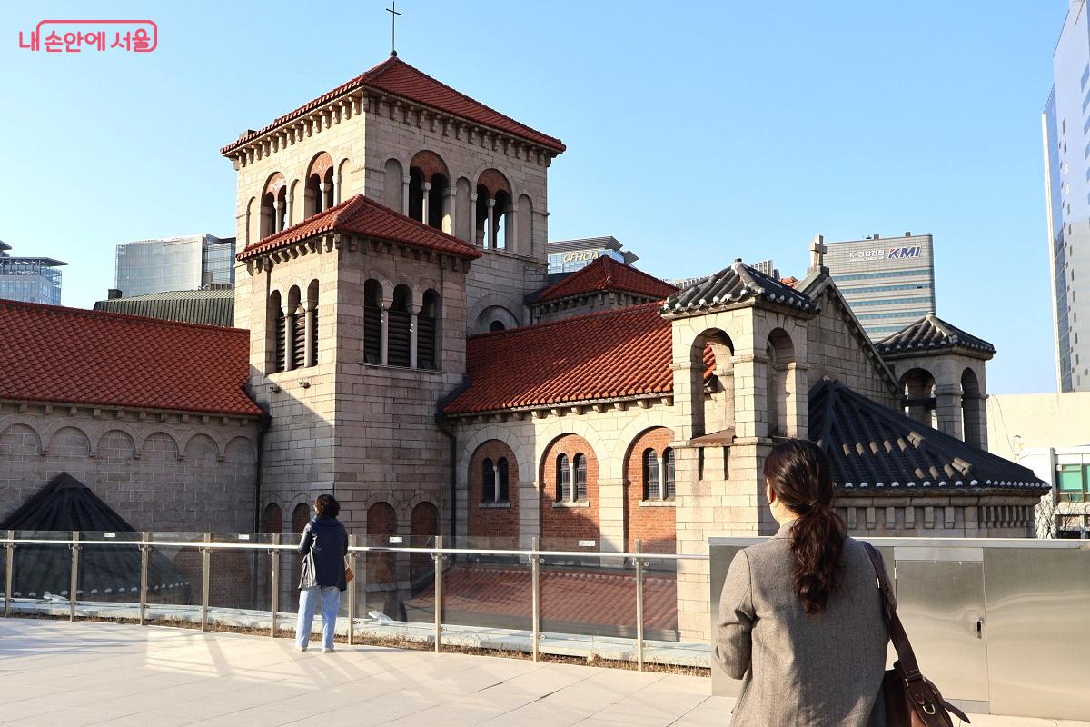 유럽의 어느 마을에 온 듯한 착각을 불러일으키는 세실마루 &copy;이봉덕