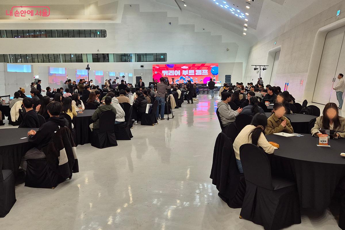 ‘리버스 피칭’ 프로그램을 통해 지역 창업기관 담당자들이 직접 정책을 소개하는 시간도 기존 행사와 차별화된 신선한 경험이었다. ©이혜숙