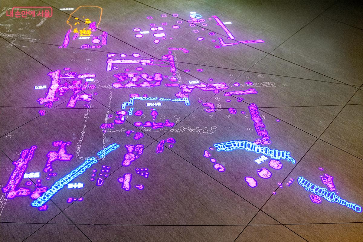 동대문역사문화공원 발굴 유적 안내 조명 &copy;장신자