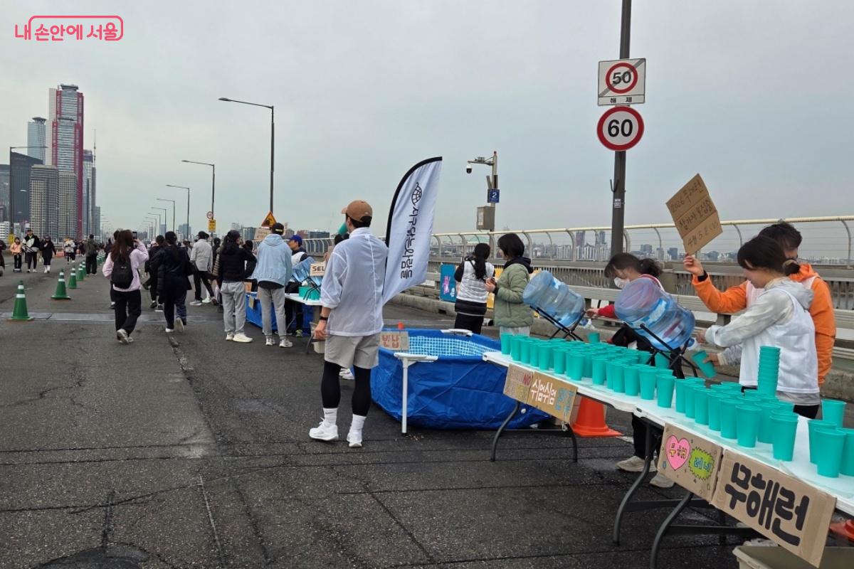 &lsquo;쓰레기 NO, 완주 YES&rsquo; 등 응원 메시지에 힘이 났다. &copy;김미선