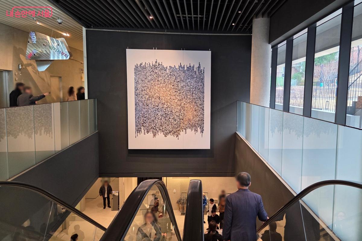 세마 퍼포먼스 &lsquo;호흡&rsquo; 전시가 진행 중인 지하 1층으로 이동한다. &copy;김미선