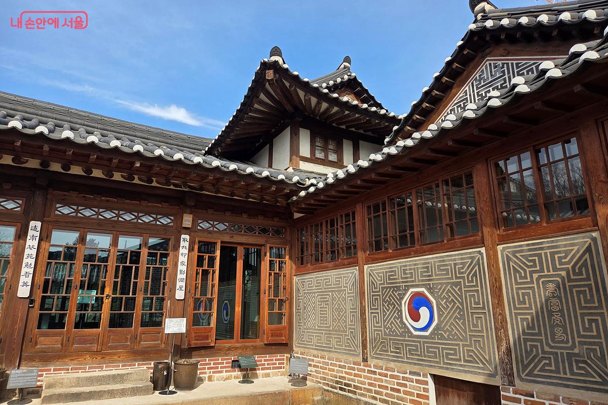 근대 한옥의 양식을 고스란히 보존하고 있는, 일제강점기 시기의 한옥이다. &copy;정민호