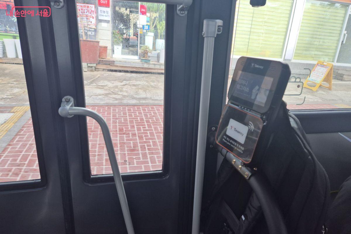 현재는 무료이지만, 일반 버스와 마찬가지도 교통카드를 태그 해야한다