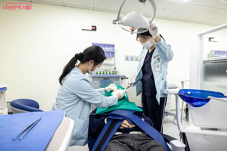 5층에 &lsquo;서부장애인치과병원&rsquo;이 들어선다. 서울대학교치과병원이 운영하며 4월부터 진료를 시작한다.