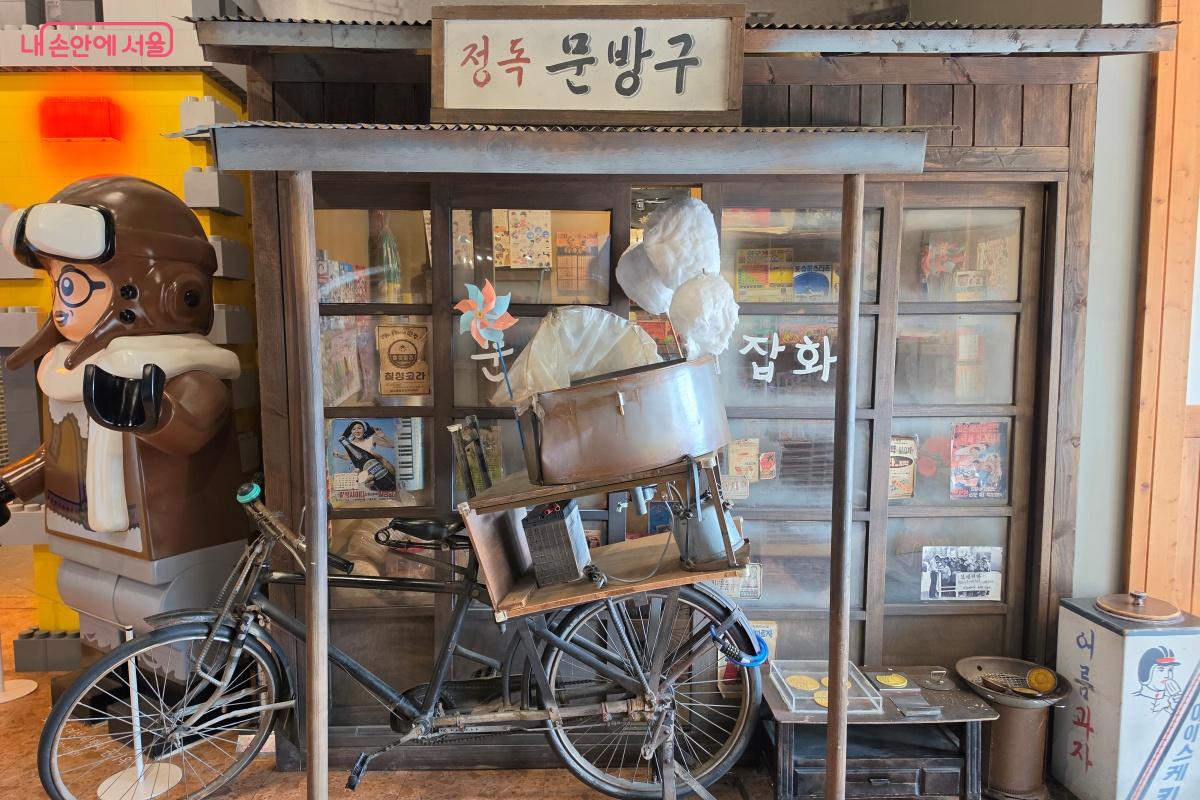 학교 앞 문방구 모형 &copy; 박승식