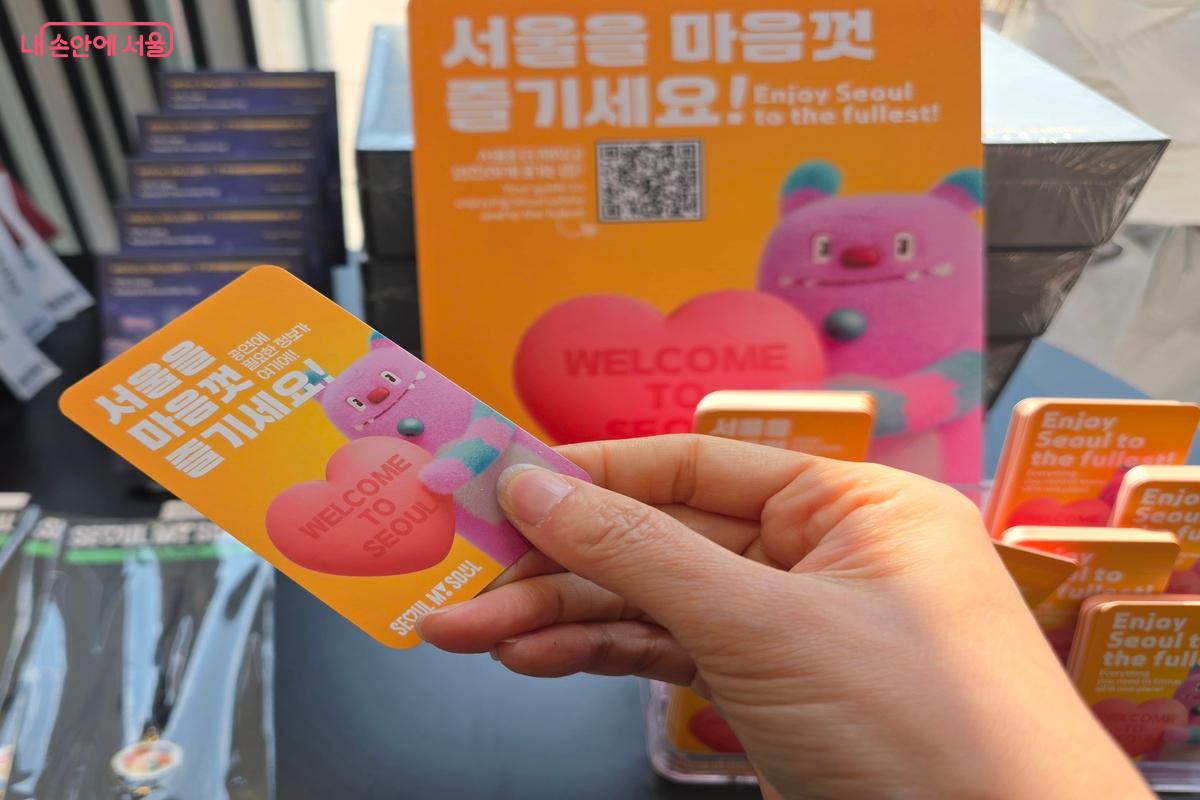 방탄소년단의 컴백 공연과 연계해 광화문광장에는 다채로운 서울시 행사들이 열렸다. &copy;천태봉