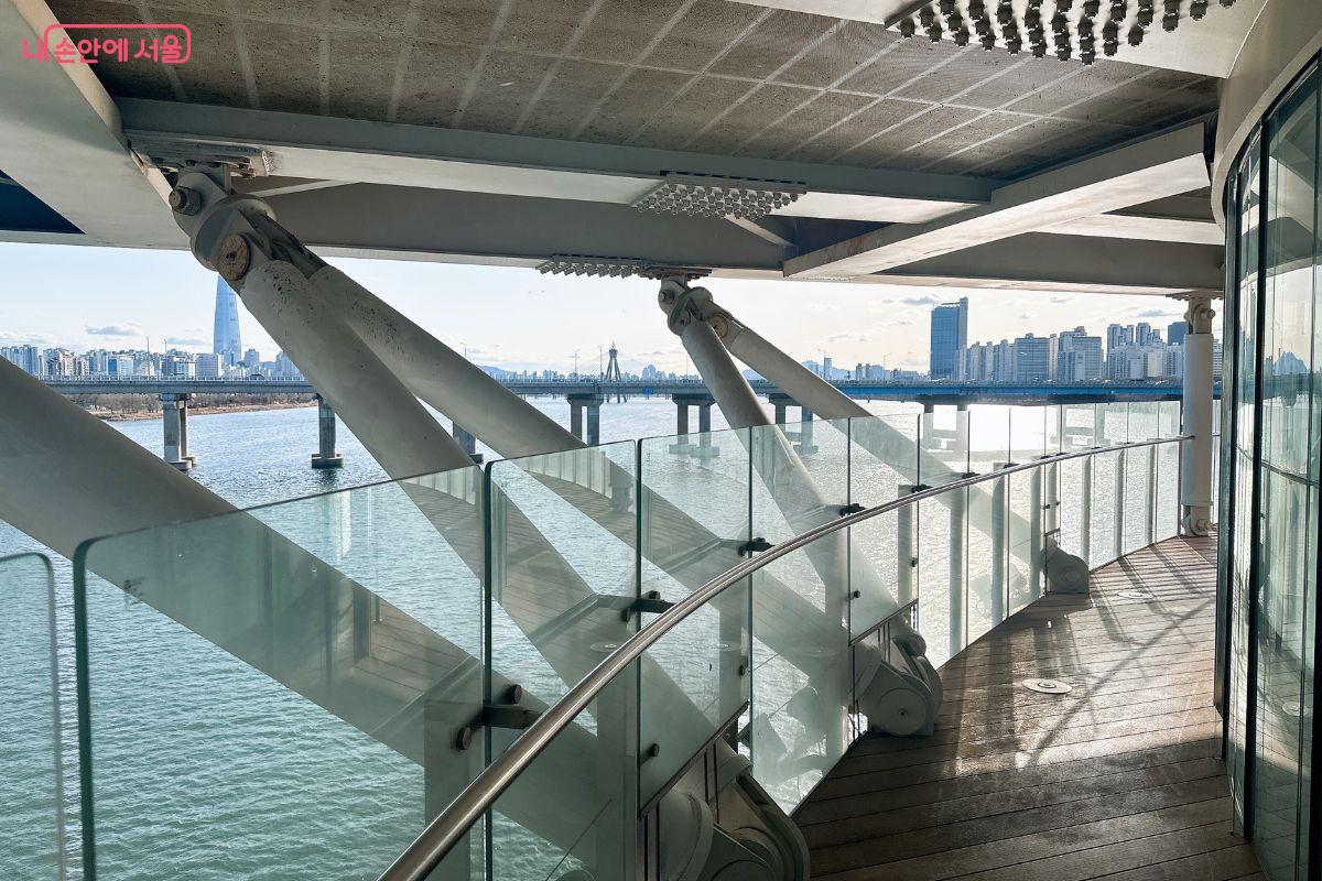 한강의 생생한 풍경을 감상할 수 있다. &copy;김재형