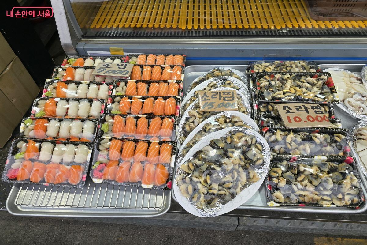 초밥과 소라찜이다.