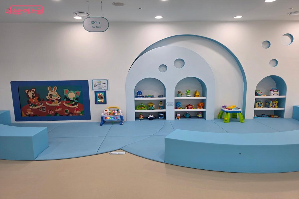 장난감 놀이 공간과 포토 공간이 갖춰져 있다. &copy;황승희