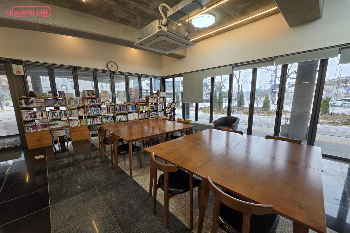 금나래중앙공원 내부에 있는 커뮤니티센터 ⓒ심재혁