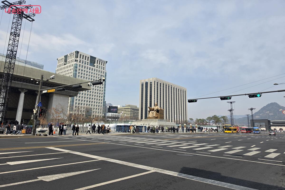 공연이 끝난 다음 날 22일, 한산한 광화문광장 &copy;심재혁