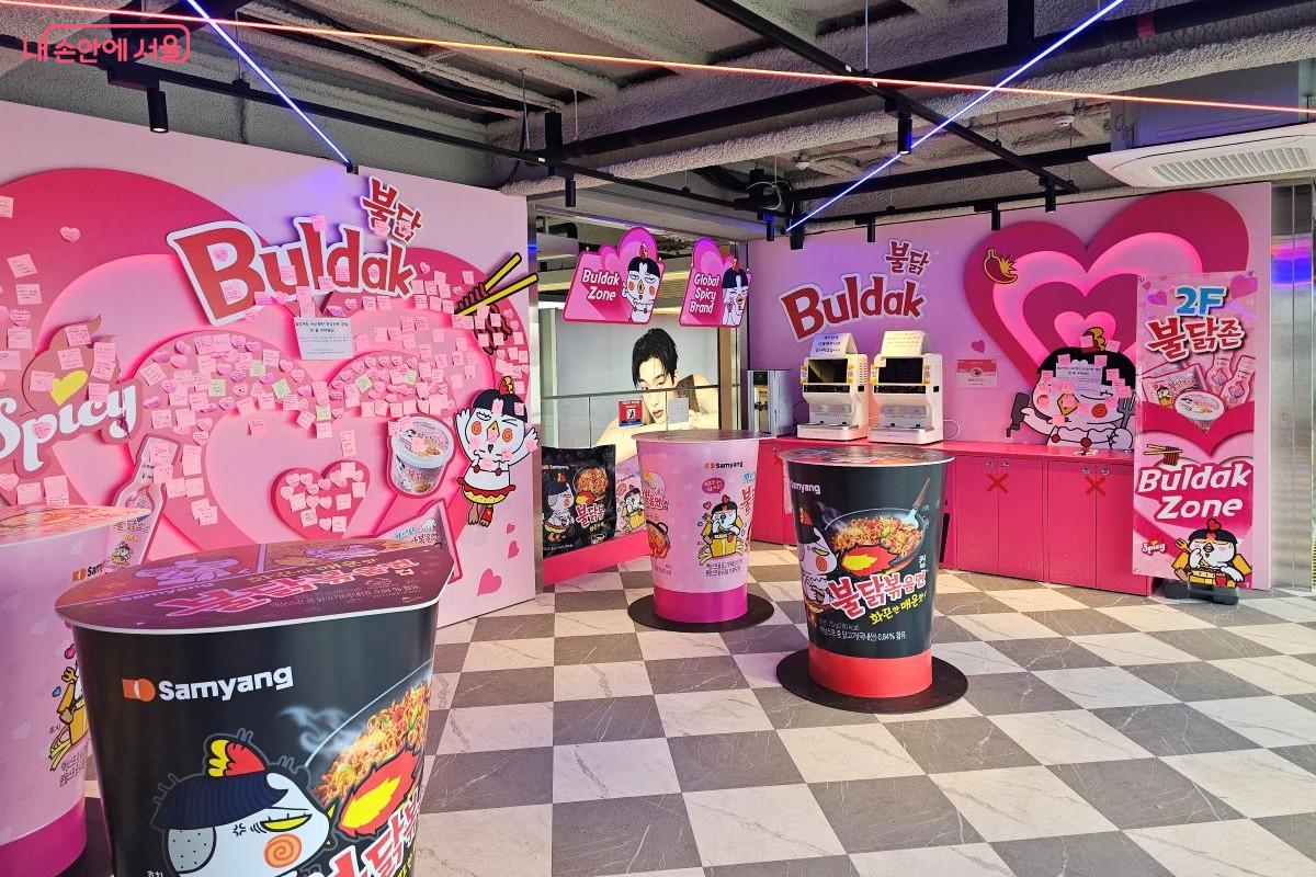 망원선착장 2층 라면체험존 ⓒ이은정