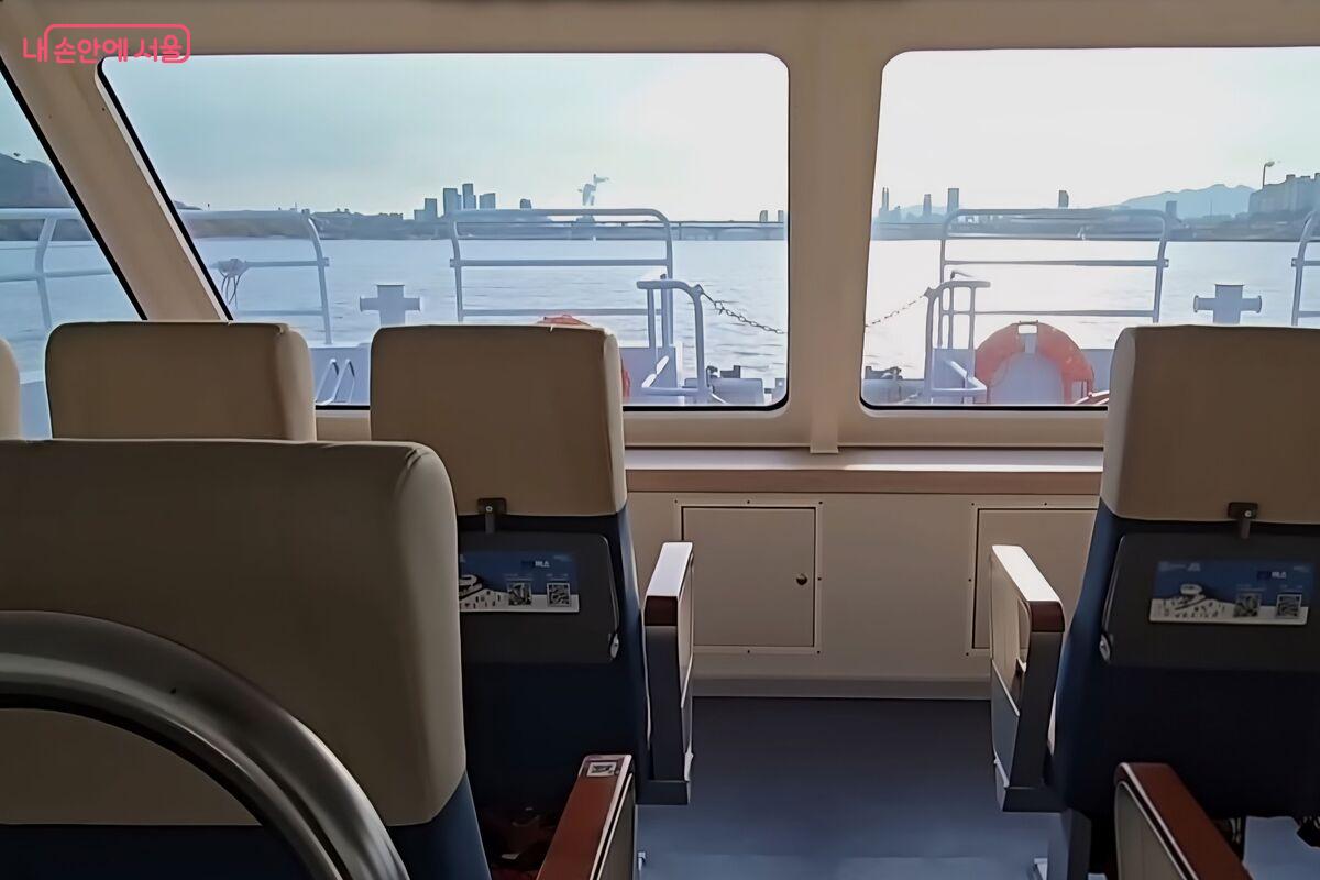 한강버스 내부 ©장지영