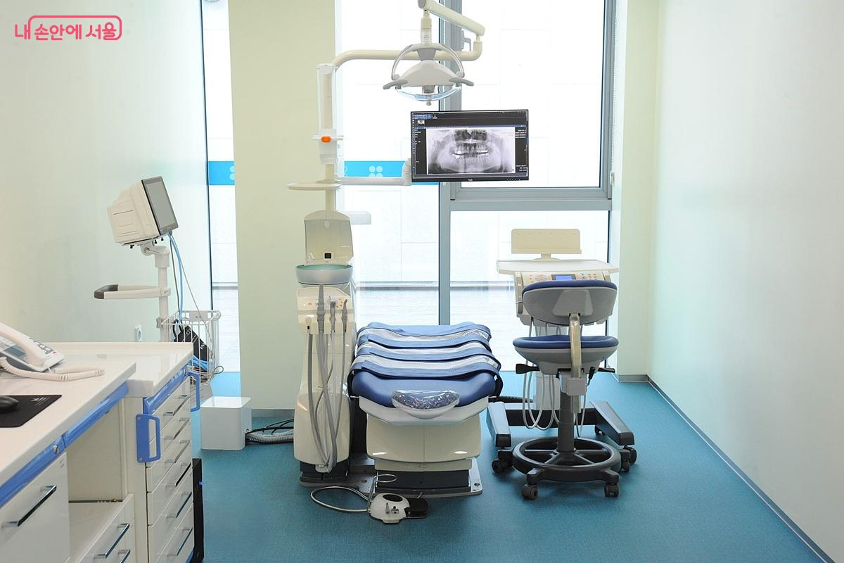 서부장애인치과병원 페디랩(환자 몸 고정을 위한 벨트형 억제대)실 &copy;조수봉