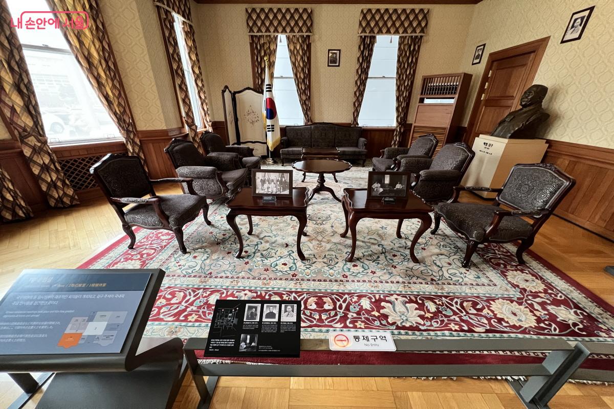 1층 응접실. 김구가 국내 주요 인물들을 접견한 곳이다. &copy;박지영 